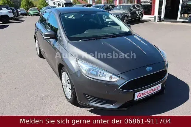 Gebraucht Ford Focus Titanium 101 PS (74 kW) 2016 Grau Limousine