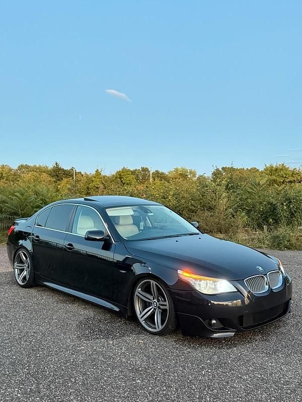 Blau Gebraucht 2008 BMW 530 Limousine | 14.900 € - Bild 1/4