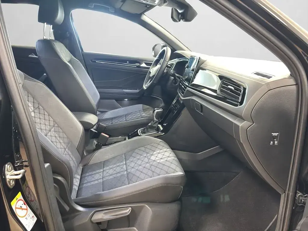Gebraucht VW T-Roc R-line 150 PS (110 kW) 2025 Grenadillschwarz metallic (metallic) SUV