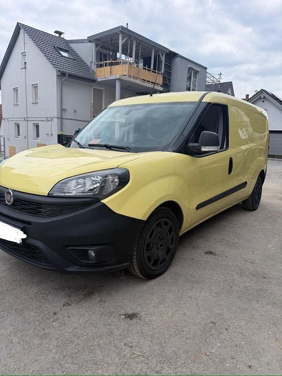 Gebraucht Fiat Doblò 101 PS (74 kW) 2021 Gelb Van / Kleinbus