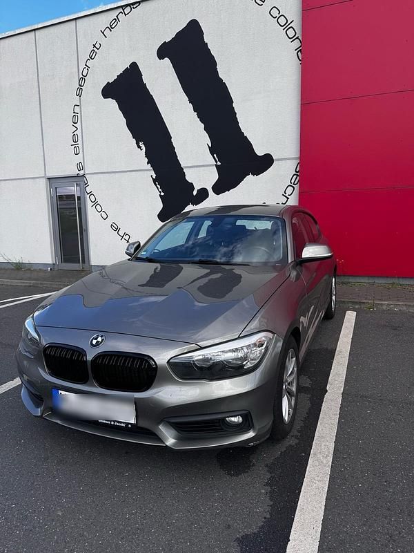 Grau Gebraucht 2016 BMW 118 Coupé Coupé | 12.500 € - Bild 1/4