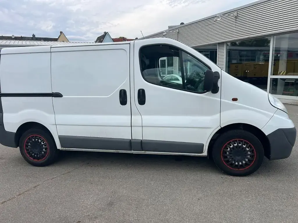 Gebraucht Opel Vivaro 114 PS (83 kW) 2013 Weiß Van / Kleinbus