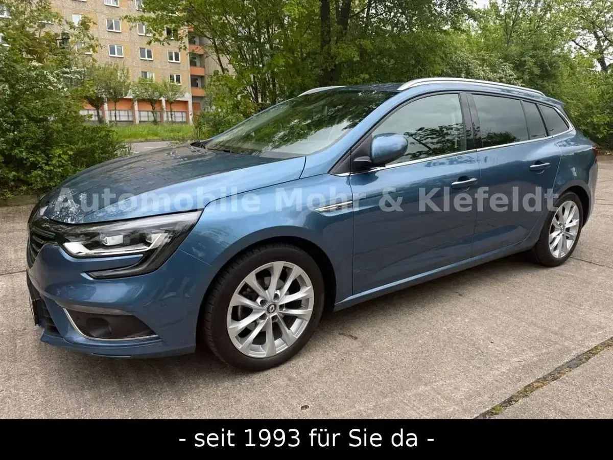 Gebraucht Renault Mégane GrandTour Intens 132 PS (97 kW) 2017 Blau Kombi