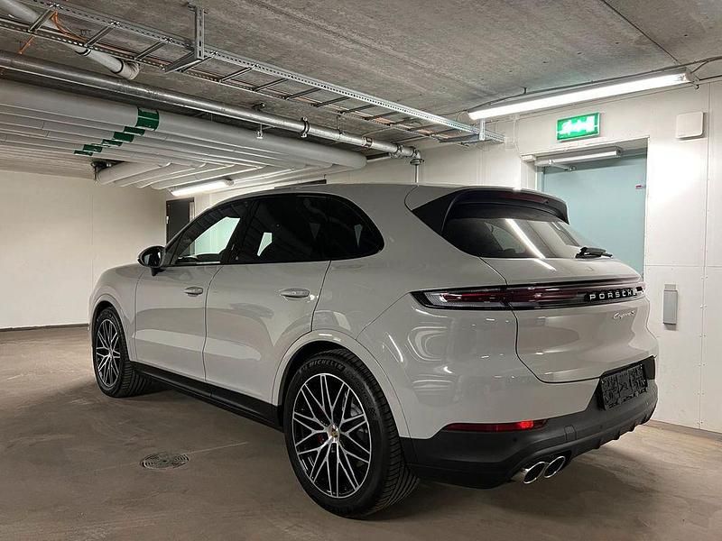 Gebraucht Porsche Cayenne 475 PS (349 kW) 2024 Grau SUV