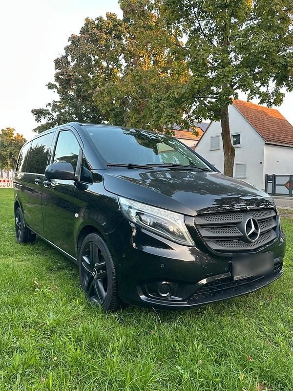 Schwarz Gebraucht 2015 Mercedes Vito Kombi | 22.500 € (Teuer) - Bild 1/4