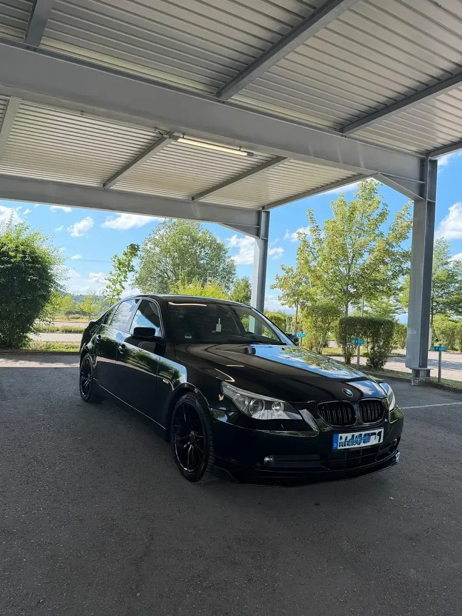 Gebraucht BMW 523 177 PS (130 kW) 2005 Schwarz Limousine