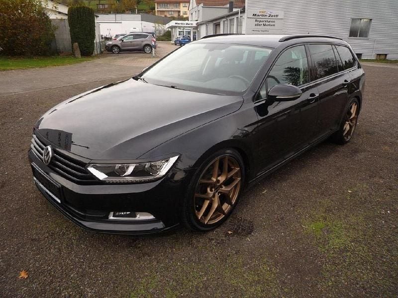 Deep black perleffekt Gebraucht 2019 VW Passat Comfortline Kombi | 15.990 € (Guter Preis) - Bild 1/4