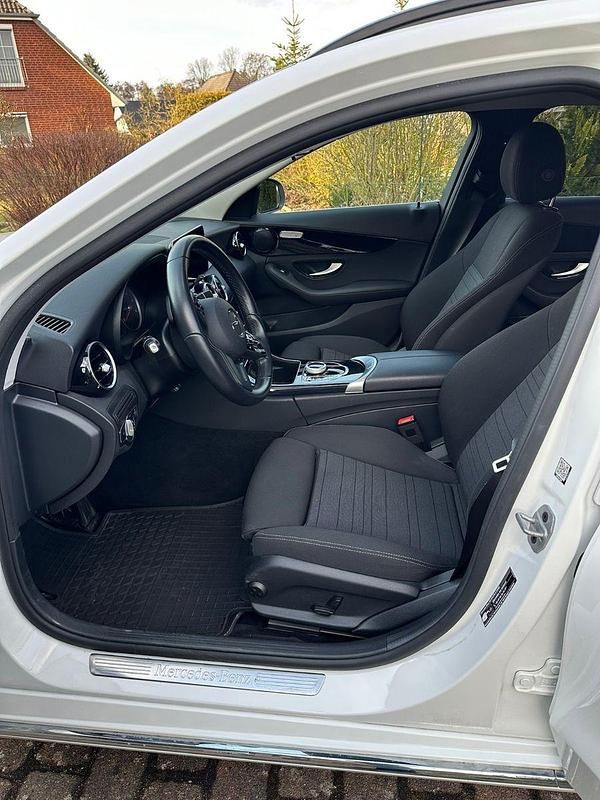 Gebraucht Mercedes C180 122 PS (89 kW) 2021 Weiß Kombi