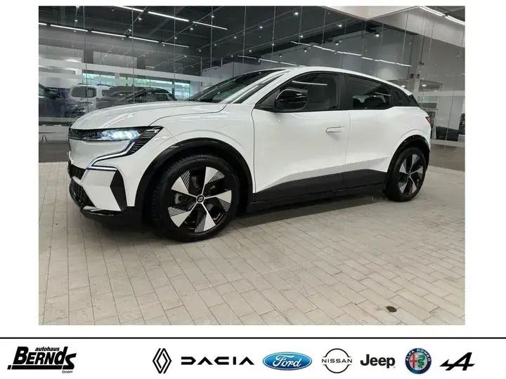Weiß Gebraucht 2022 Renault Mégane Equilibre Limousine | 20.880 € (Guter Preis) - Bild 1/4