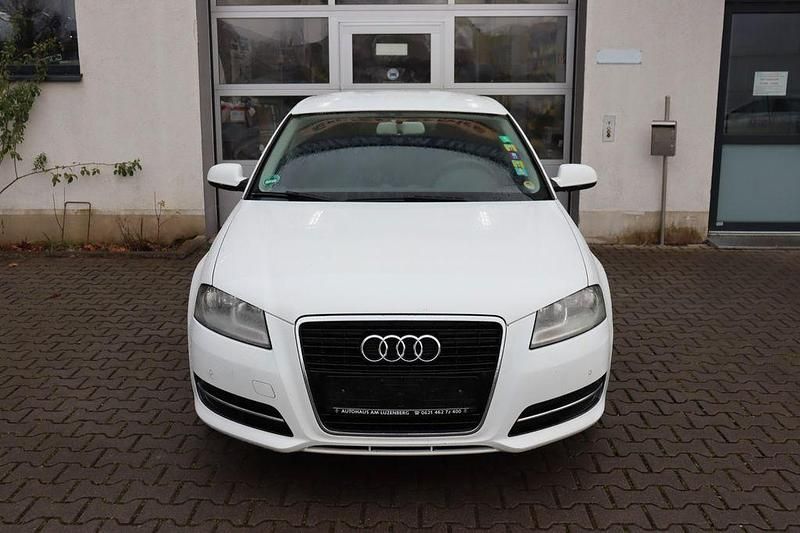 Gebraucht Audi A3 Attraction 125 PS (91 kW) 2011 Weiß Kleinwagen