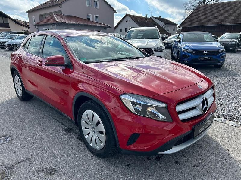 Usata Mercedes GLA200 156 CV (114 kW) 2016 Rosso SUV