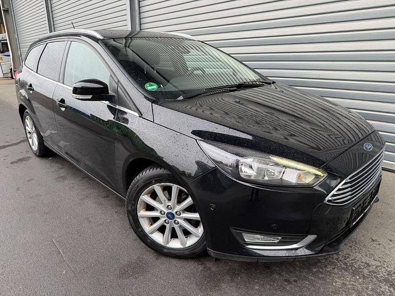 Gebraucht Ford Focus Titanium 125 PS (91 kW) 2017 Schwarz Kombi