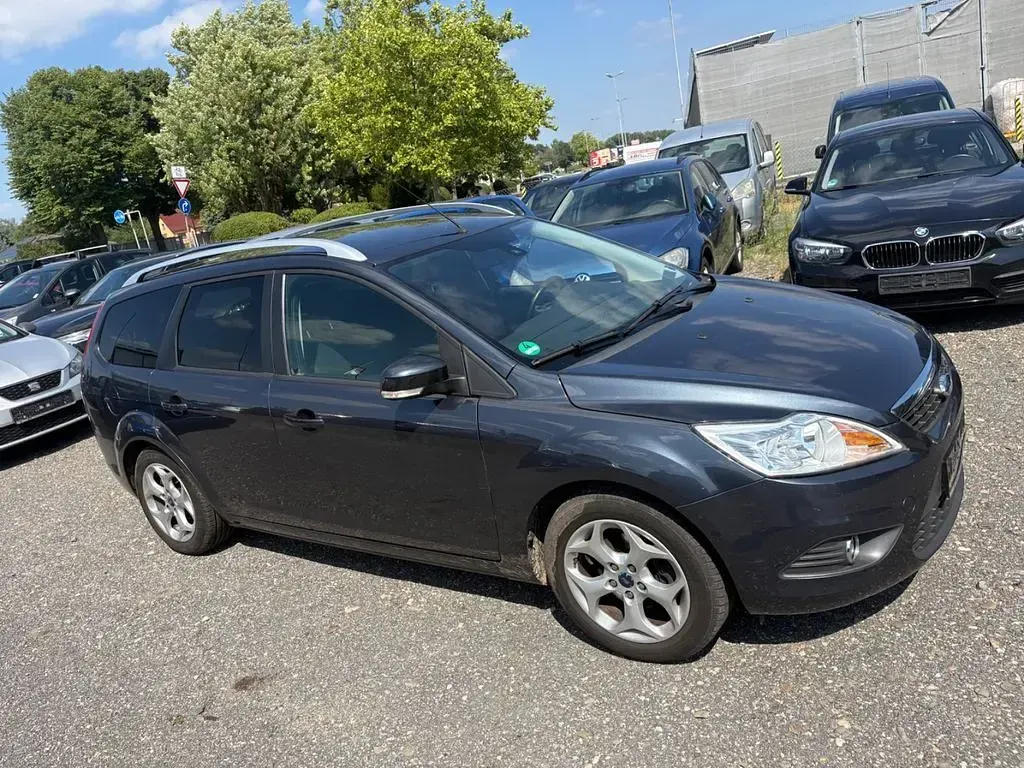 Gebraucht Ford Focus Viva 101 PS (74 kW) 2010 Grau Limousine