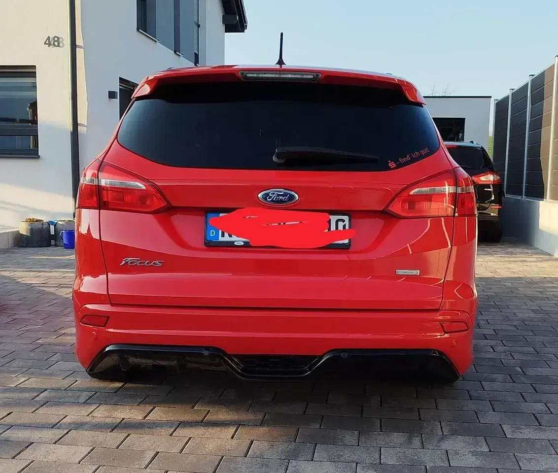 Usata Ford Focus ST-Line 140 CV (102 kW) 2018 Rosso Station wagon