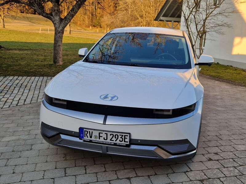 Weiß Gebraucht 2022 Hyundai Ioniq 5 SUV | 28.500 € (Fairer Preis) - Bild 1/4