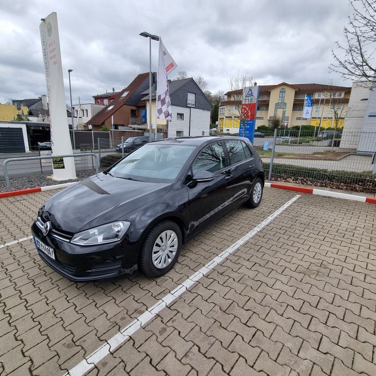 Schwarz Gebraucht 2015 VW Golf VII Trendline Limousine | 10.200 € (Fairer Preis) - Bild 1/4