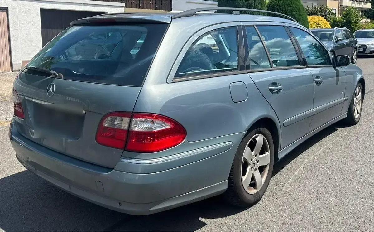 Gebraucht Mercedes E220 150 PS (110 kW) 2004 Andere farben Kombi