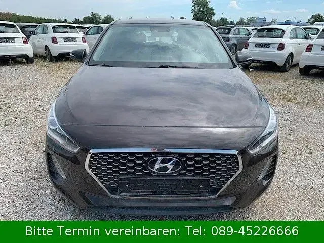Gebraucht Hyundai i30 120 PS (88 kW) 2017 Braun Limousine