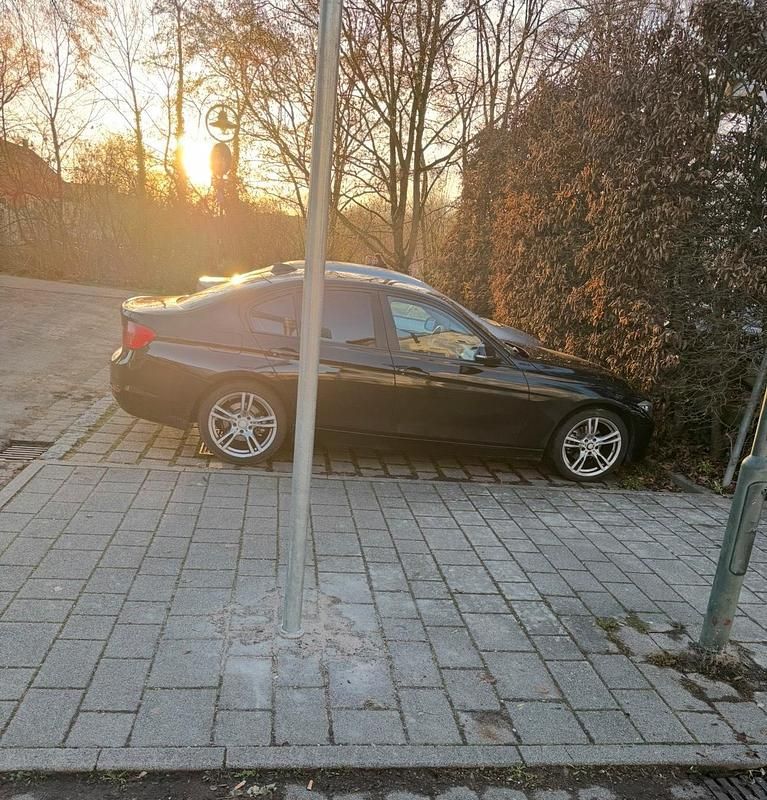 Gebraucht BMW 316 Advantage 116 PS (85 kW) 2014 Schwarz Limousine