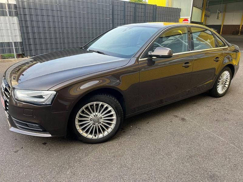 Braun Gebraucht 2015 Audi A4 Ambiente Limousine | 12.700 € (Superpreis) - Bild 1/4