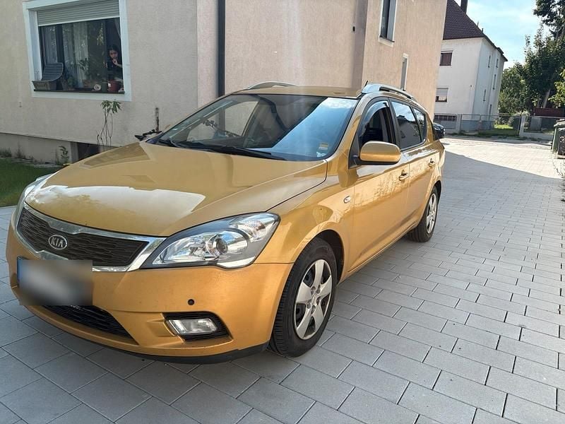 Gold Gebraucht 2010 Kia Ceed Coupé | 2.500 € (Fairer Preis) - Bild 1/4