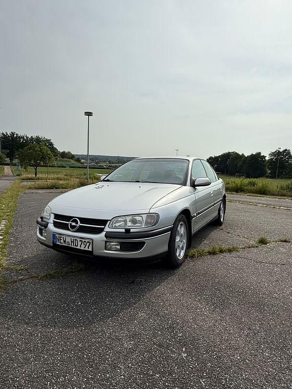 Silber Gebraucht 1999 Opel Omega Edition Limousine | 3.000 € (Fairer Preis) - Bild 1/4