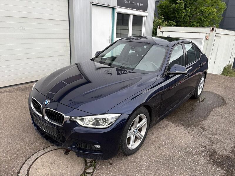 Blau Gebraucht 2017 BMW 330e iPerformance Limousine | 12.000 € - Bild 1/4