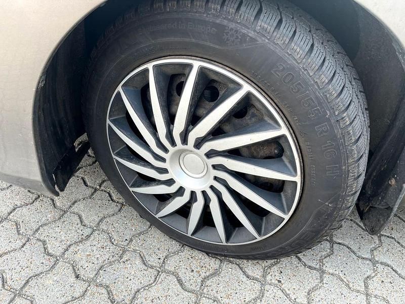 Gebraucht Toyota Auris Edition 90 PS (66 kW) 2013 Grau Limousine