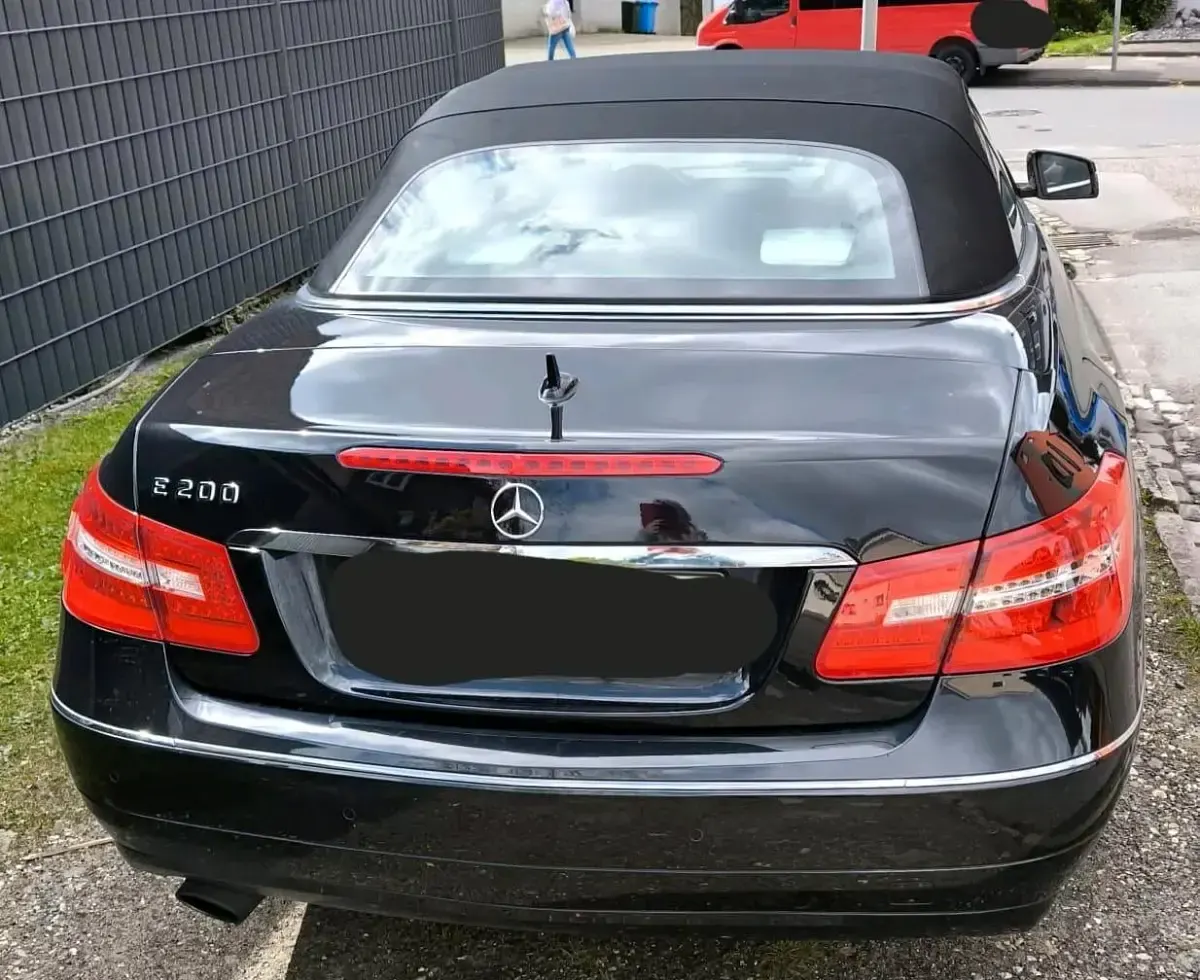 Second-hand Mercedes E200 184 CP (135 kW) 2012 Negru Cabrio