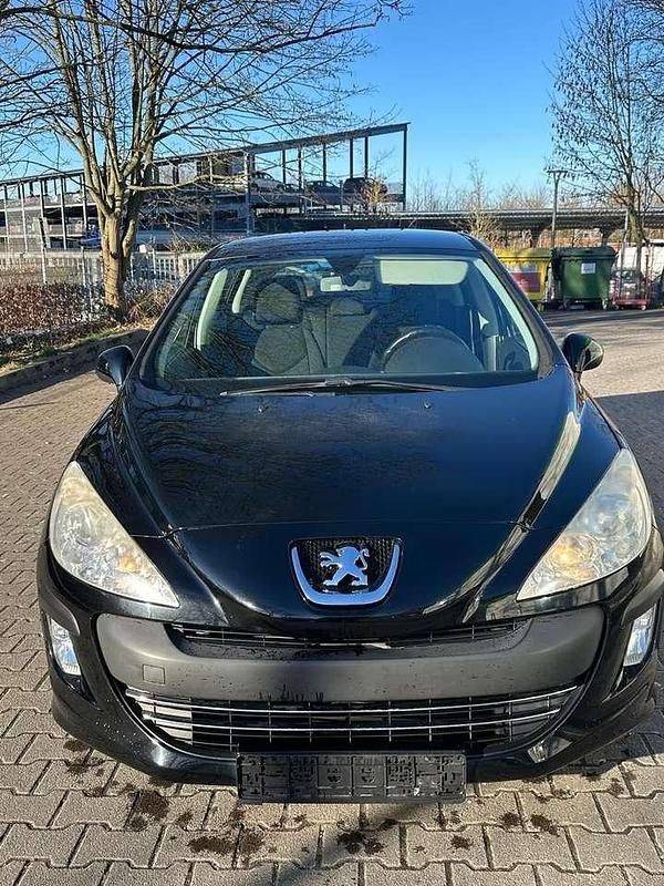 Gebraucht Peugeot 308 Access 120 PS (88 kW) 2011 Schwarz Limousine