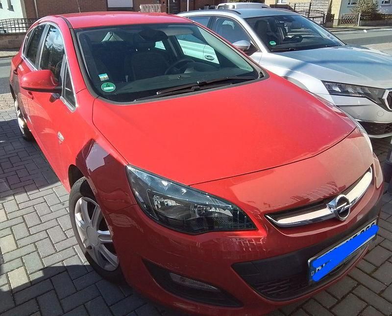 Rot Gebraucht 2014 Opel Astra Eco Limousine | 8.300 € (Fairer Preis) - Bild 1/4