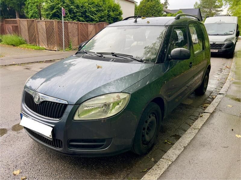 Grau Gebraucht 2010 Skoda Roomster Kombi | 999 € - Bild 1/4