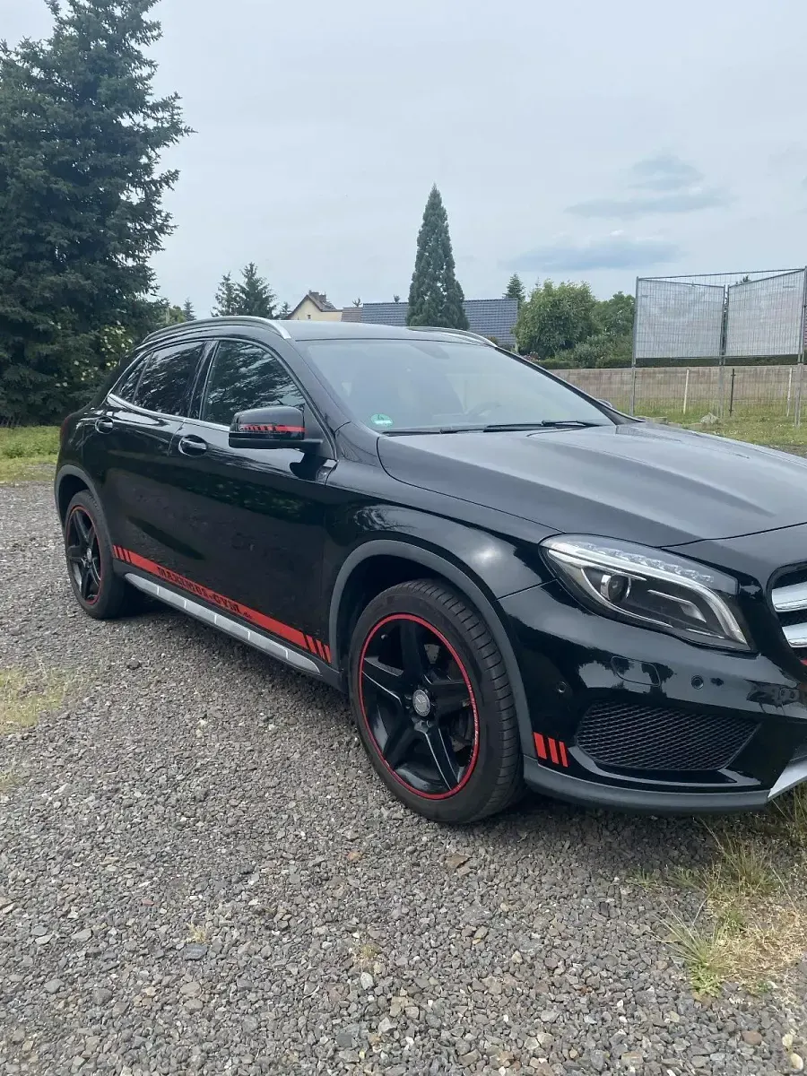 Gebraucht Mercedes GLA250 211 PS (155 kW) 2015 Schwarz SUV