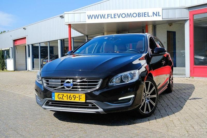 Schwarz Gebraucht 2015 Volvo V60 Summum Kombi | 9.450 € (Superpreis) - Bild 1/4