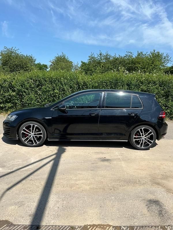 Schwarz Gebraucht 2015 VW Golf VII GTD Limousine | 8.500 € (Fairer Preis) - Bild 1/4