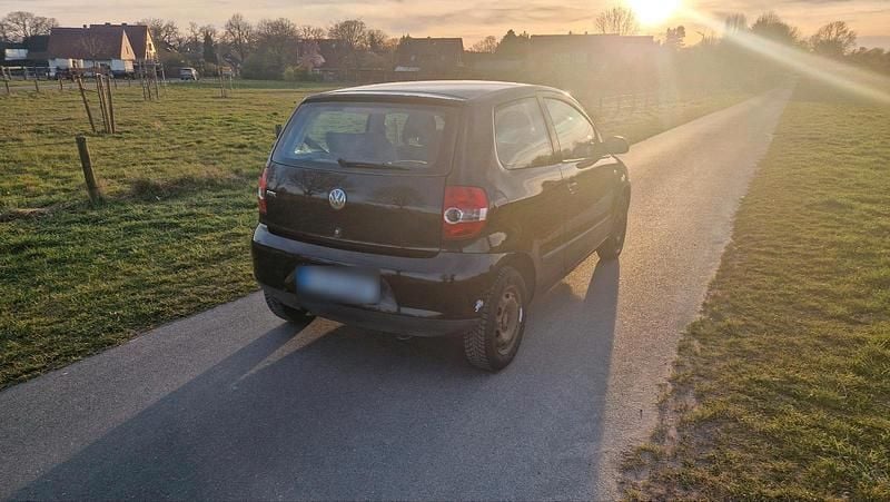 Second-hand VW Fox 60 CP (44 kW) 2006 Negru Hatchback