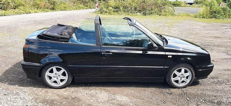 Schwarz Gebraucht 1996 VW Golf Cabriolet Cabrio | 2.100 € (Etwas zu teuer) - Bild 1/4
