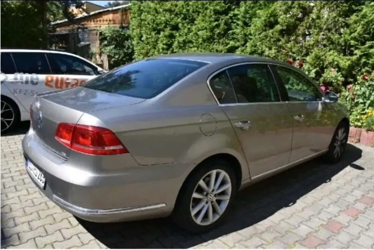 Gebraucht VW Passat Highline 160 PS (117 kW) 2012 Limousine