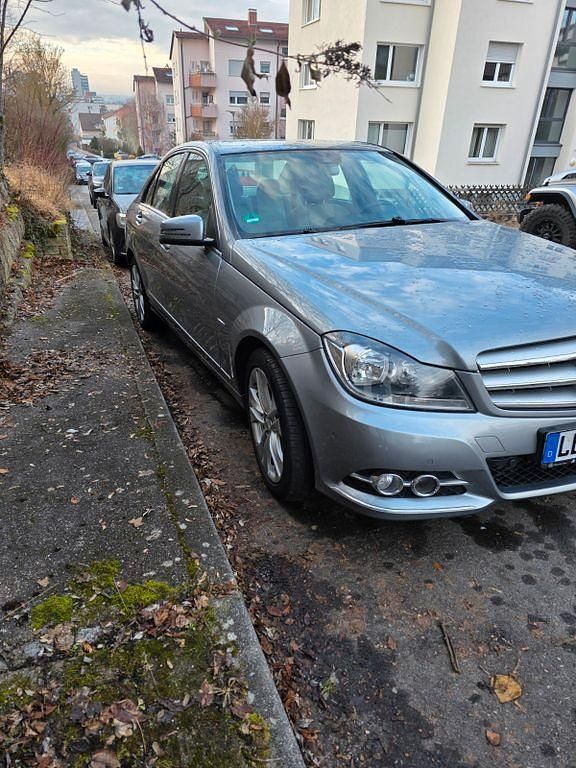 Grau Gebraucht 2011 Mercedes C200 Avantgarde Limousine | 8.800 € (Fairer Preis) - Bild 1/4