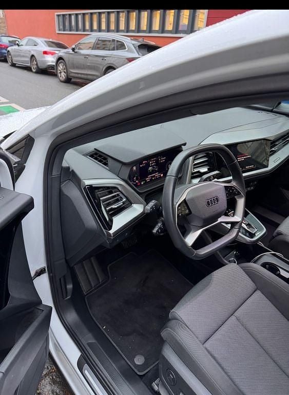 Gebraucht Audi Q4 e-tron Ambiente 125 kW (170 PS) 2022 Weiß SUV