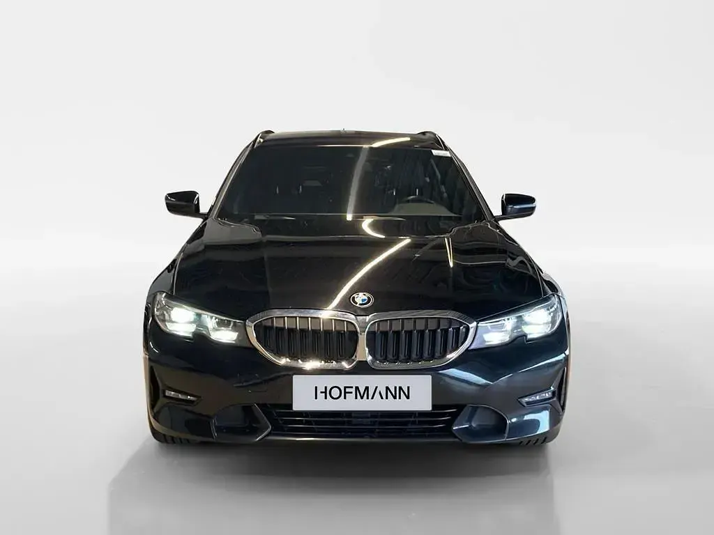 Gebraucht BMW 318 Sport Line 150 PS (110 kW) 2021 Saphirschwarz metallic Kombi