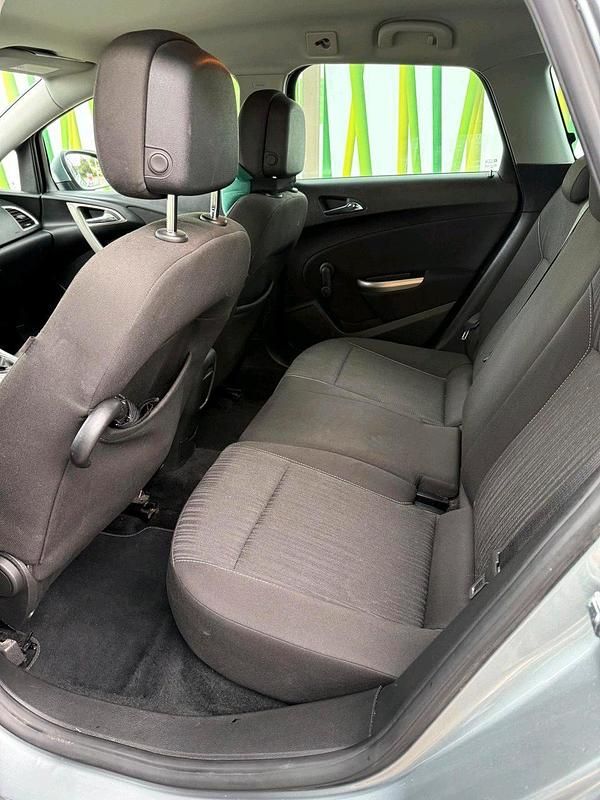 Gebraucht Opel Astra 110 PS (80 kW) 2011 Grau Kombi