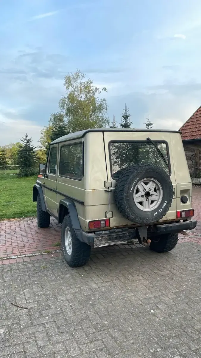 Gebraucht Mercedes G300 98 PS (72 kW) 1982 Silber SUV