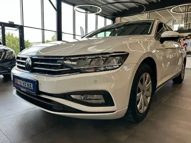 Gebraucht VW Passat 150 PS (110 kW) 2023 Weiß Kombi