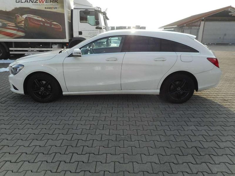 Gebraucht Mercedes CLA200 156 PS (114 kW) 2016 Calcitweiss/zirrusweiss Kombi