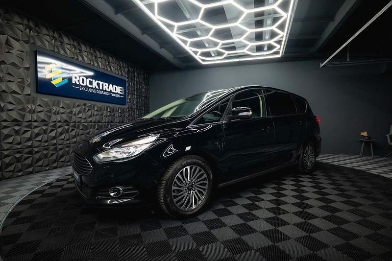 Schwarz Gebraucht 2018 Ford S-MAX Titanium Van / Kleinbus | 16.990 € (Guter Preis) - Bild 1/4