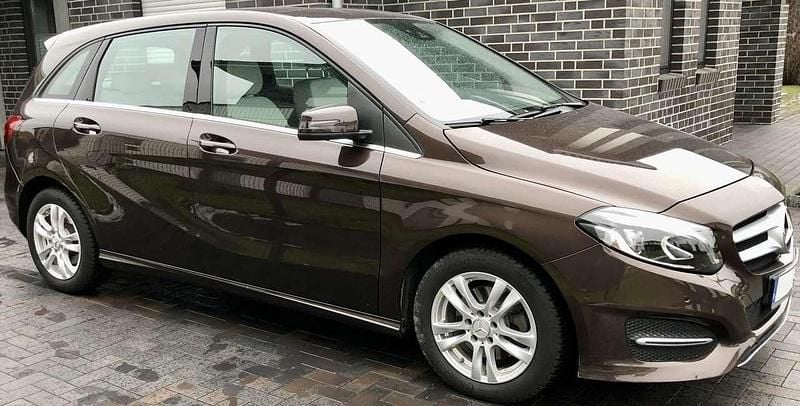 Gebraucht Mercedes B220 Urban 177 PS (130 kW) 2016 Braun Van / Kleinbus
