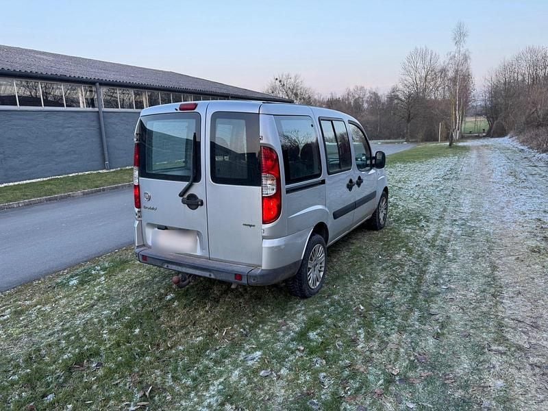 Gebraucht Fiat Doblò 120 PS (88 kW) 2008 Silber Van / Kleinbus