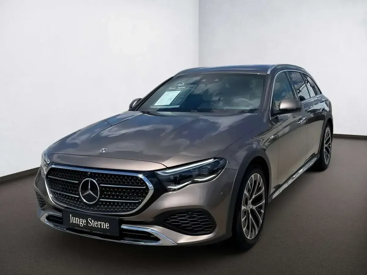 Gebraucht Mercedes E300 197 PS (144 kW) 2025 Samtbraun Kombi