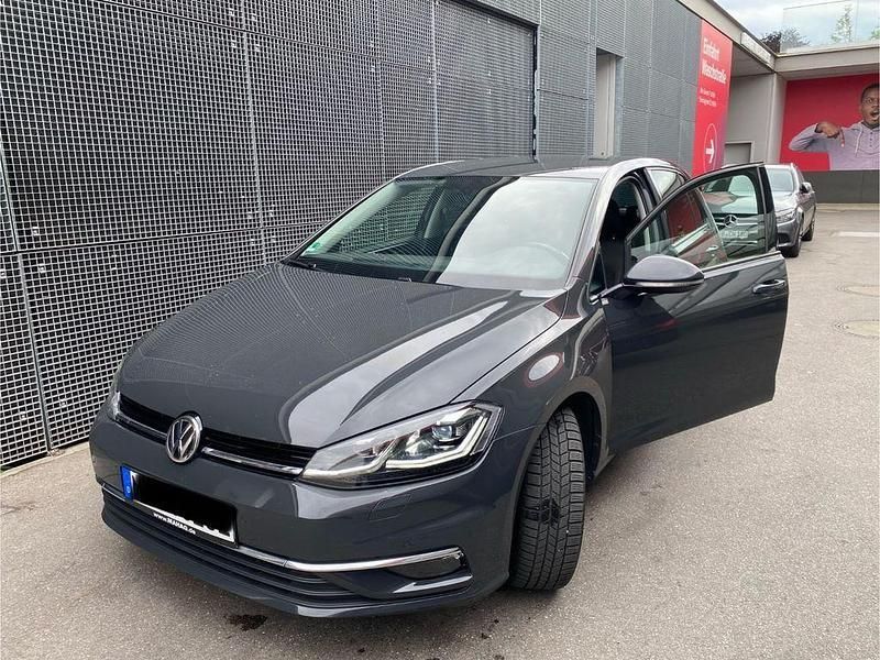 Grau Gebraucht 2019 VW Golf VII Highline Limousine | 17.500 € (Guter Preis) - Bild 1/4